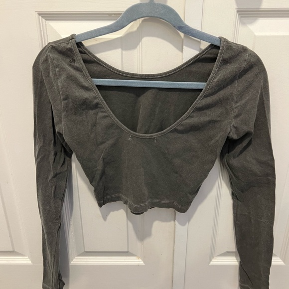 Brandy Melville grey long sleeve crop top one size but fits x small - medium - Picture 2 of 3